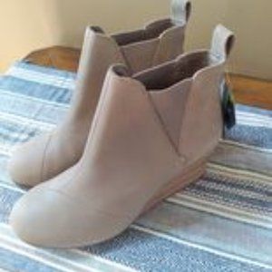 TOMS Women Kelsey Wedge Bootie in Taupe Gray - 9